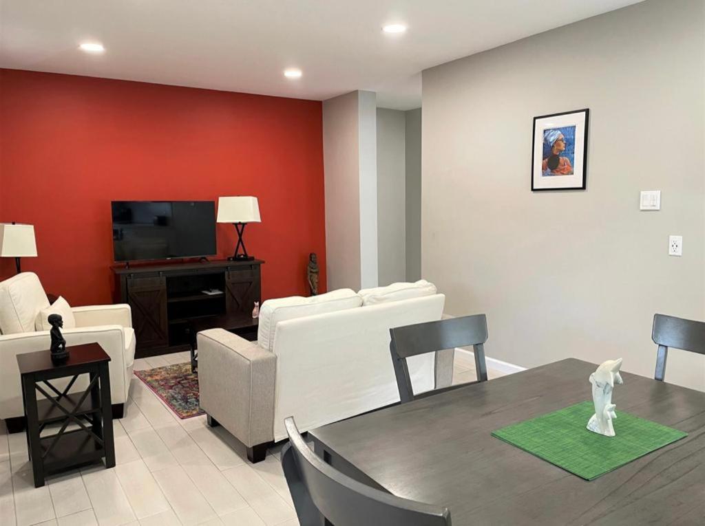 Hillsboro Condominiums บาสแตร์ ภายนอก รูปภาพ