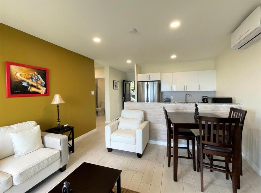 Hillsboro Condominiums บาสแตร์ ภายนอก รูปภาพ
