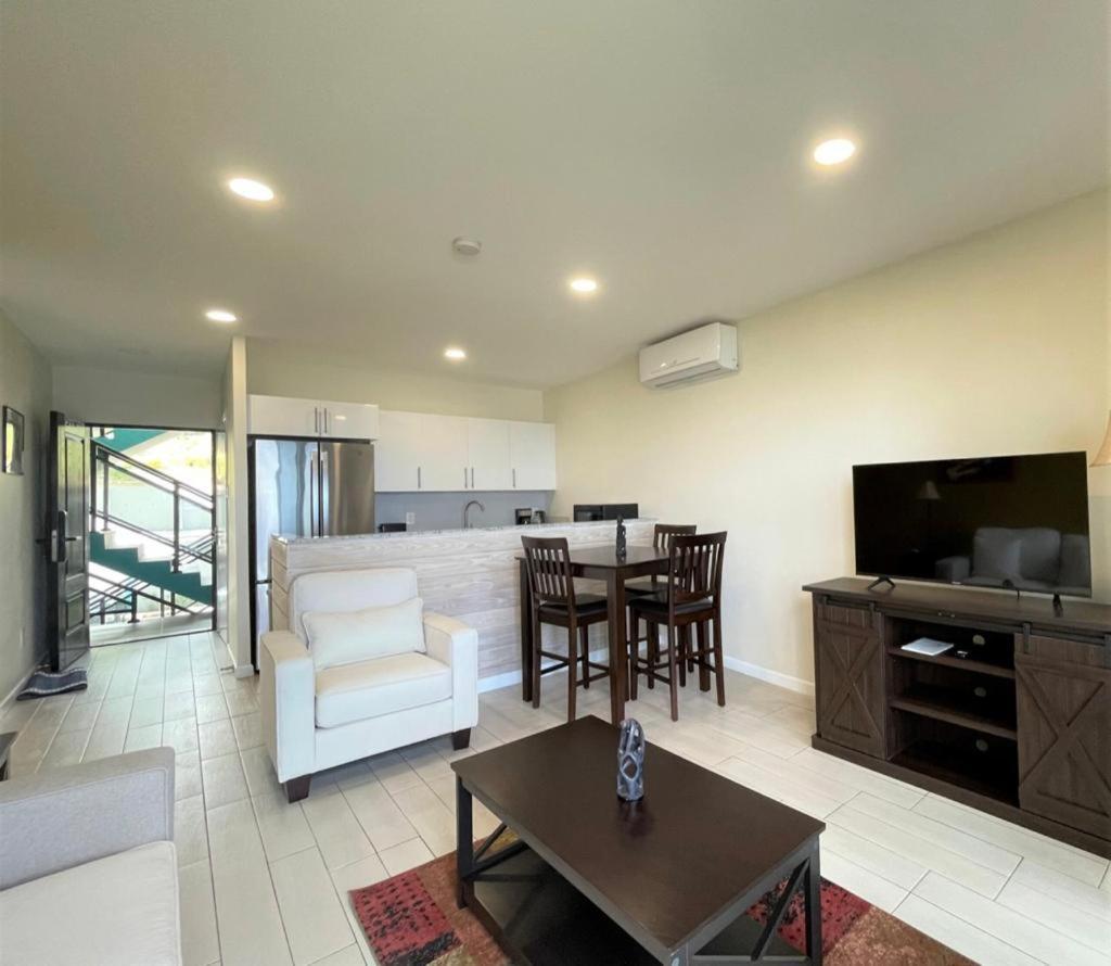 Hillsboro Condominiums บาสแตร์ ภายนอก รูปภาพ